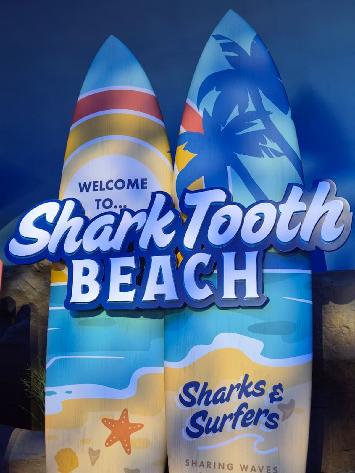 La renovada atracción de SeaWorld San Diego ofrece una experiencia interactiva con tecnología inmersiva, un recorrido submarino y la oportunidad de conocer de cerca distintas especies de tiburones y su conservación. Foto: Andrea García
