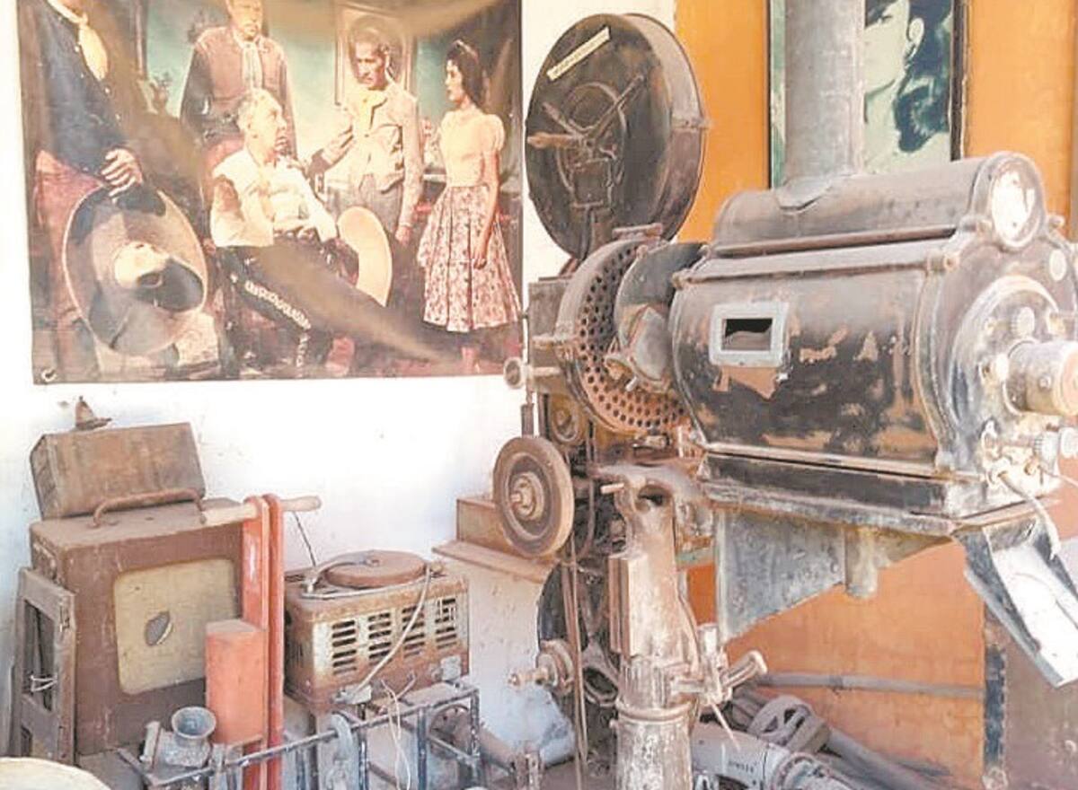 El proyector del Cine Rex también figura en la exposición. FOTO: MAYRA ECHEVERRÍA