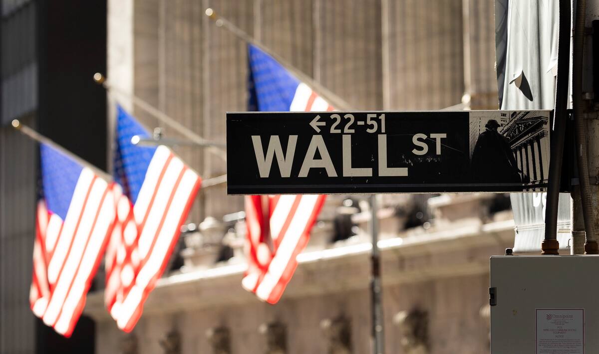 Un cartel de Wall Street frente a la Bolsa de Valores de Nueva York en EE. UU..EFE/EPA/JUSTIN LANE