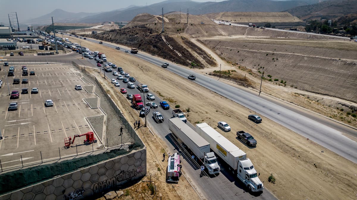 El incidente dejó al menos 10 personas lesionadas. Foto: Border Zoom