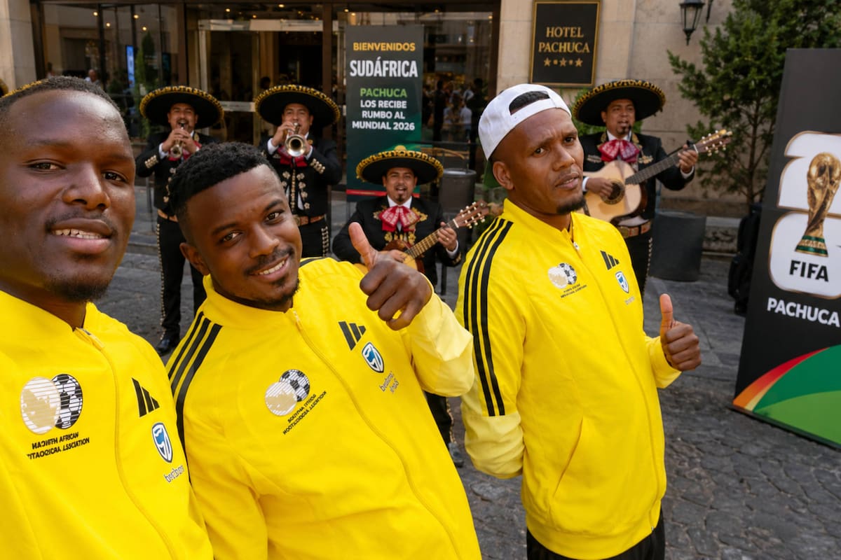 Tras 23 horas de viaje y problemas con visas, la Selección de Sudáfrica es recibida con mariachi en México para el Mundial 2026