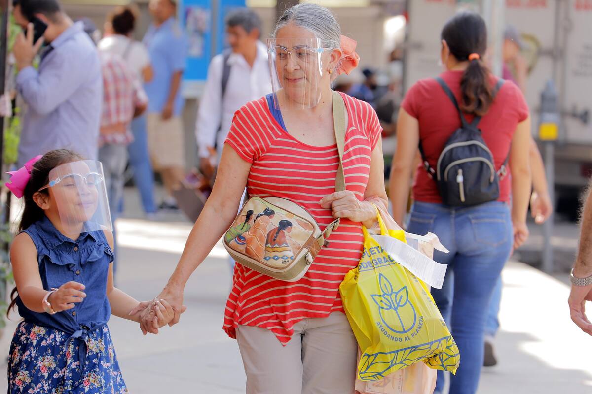Covid-19 en México: 300 muertes y 4 mil 444 contagios nuevos este día