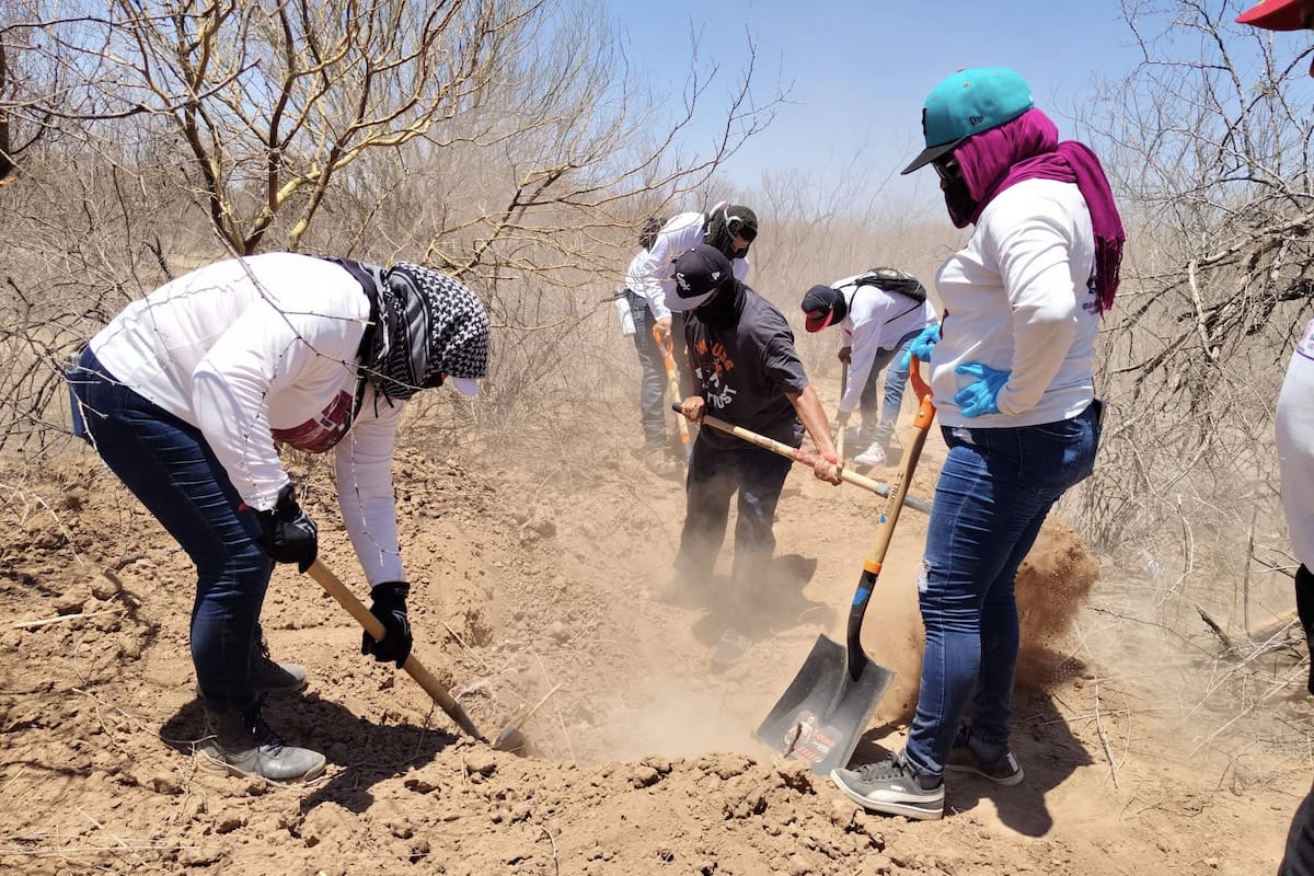 Madres Buscadoras de Sonora denuncian engaño tras acudir a falso reporte de cuerpo en Hermosillo; resultó ser únicamente una cobija rellena de basura