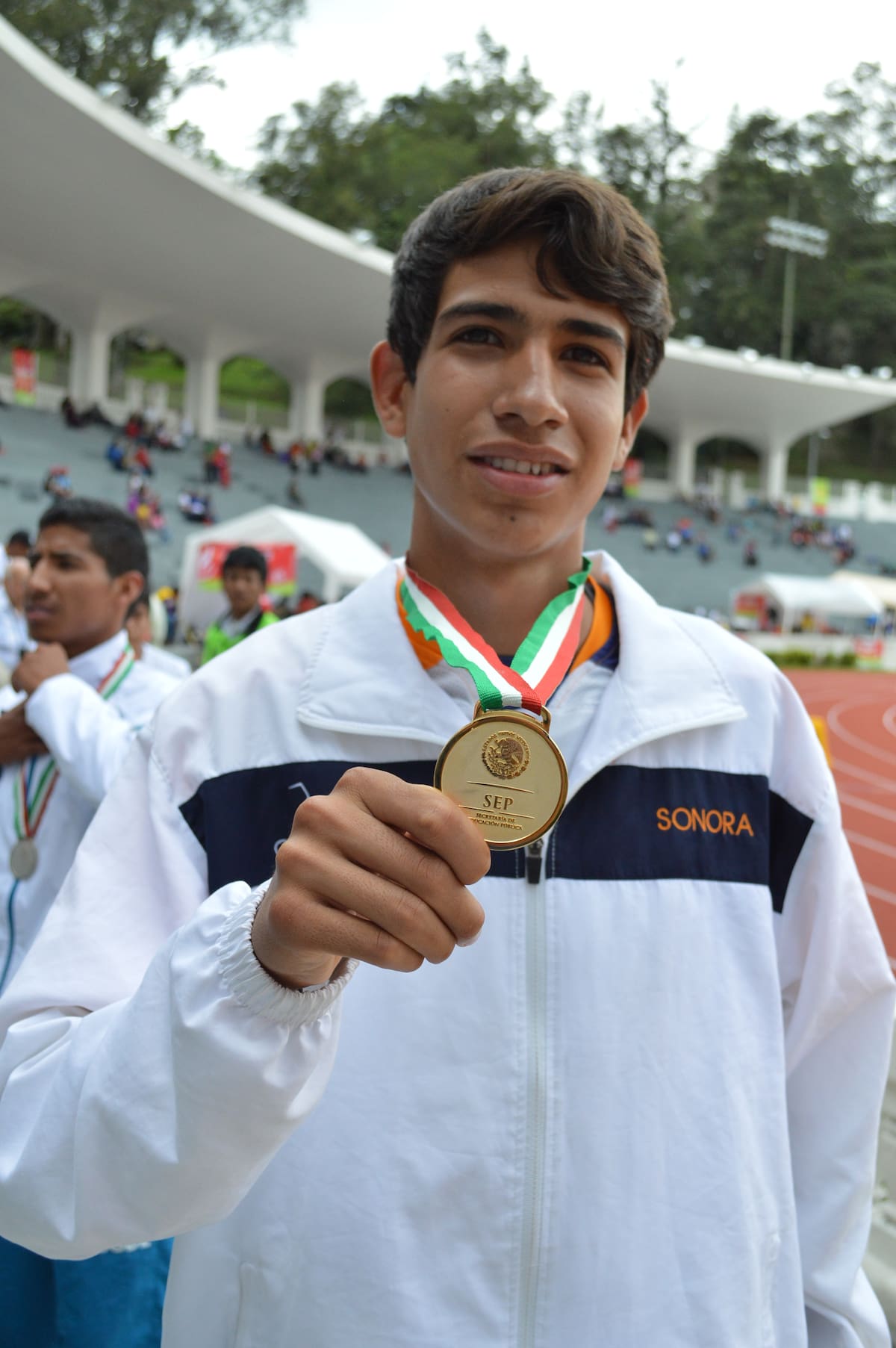 Tonatiú López, oro en 800 metros Sub 18 en la Olimpiada Nacional 2014.