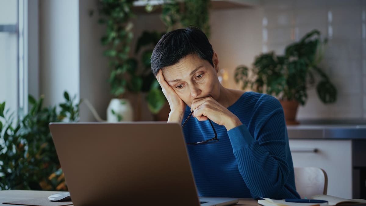 Por qué posponemos lo más importante: La psicología dice que las personas que procrastinan seguramente tienen estos otros “defectos”