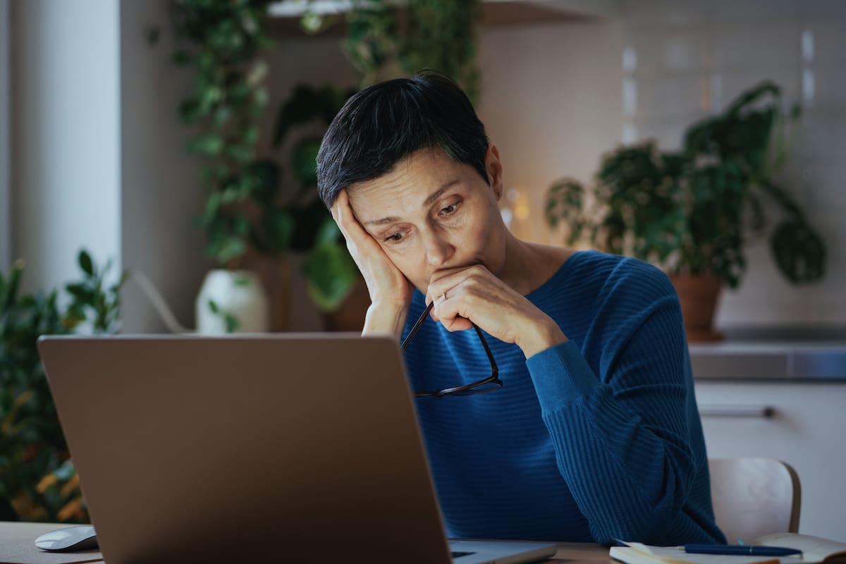 Por qué posponemos lo más importante: La psicología dice que las personas que procrastinan seguramente tienen estos otros “defectos”