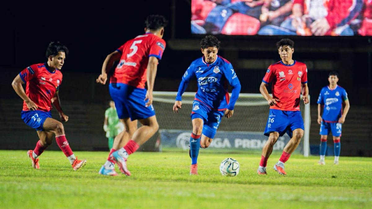 Empatan Cimarrones con Guerreros en Liga Premier