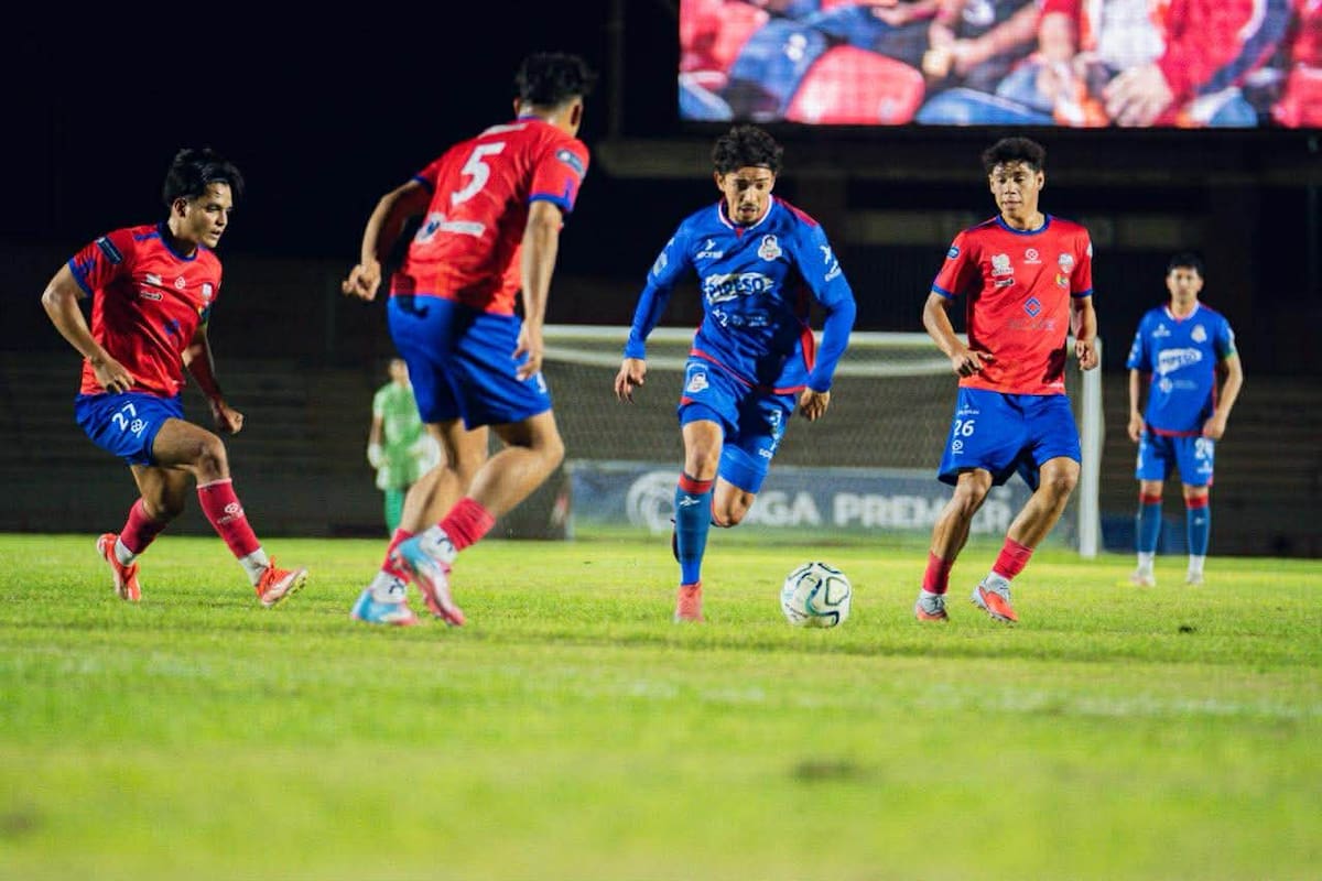 Empatan Cimarrones con Guerreros en Liga Premier