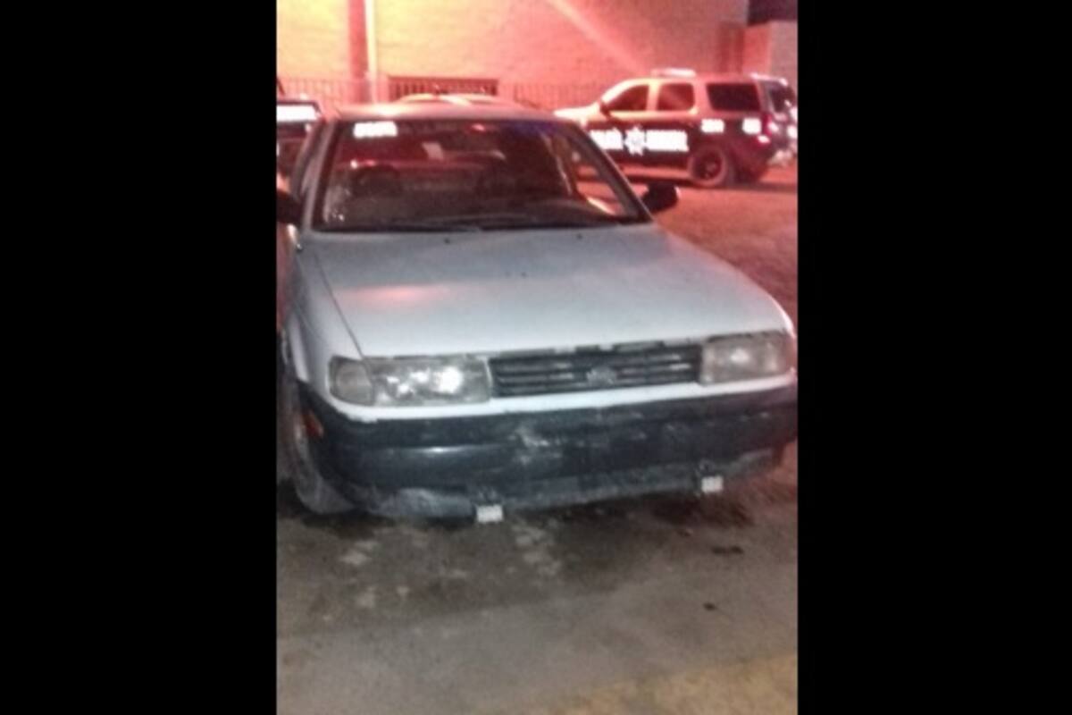Pareja de jovencitos es arrestada con auto robado en SLRC