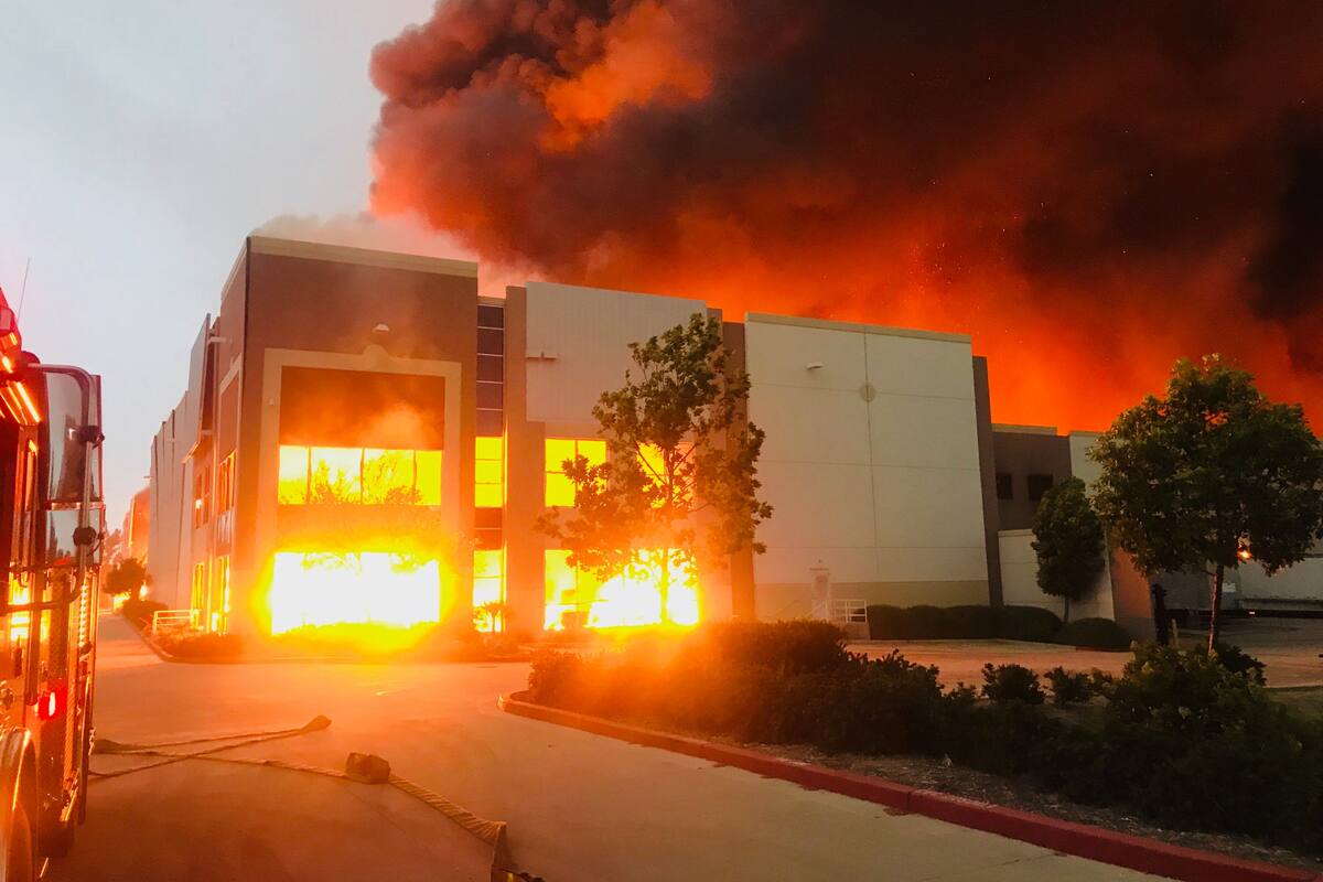 Se incendia almacén de Amazon en California; es administrado por un tercero