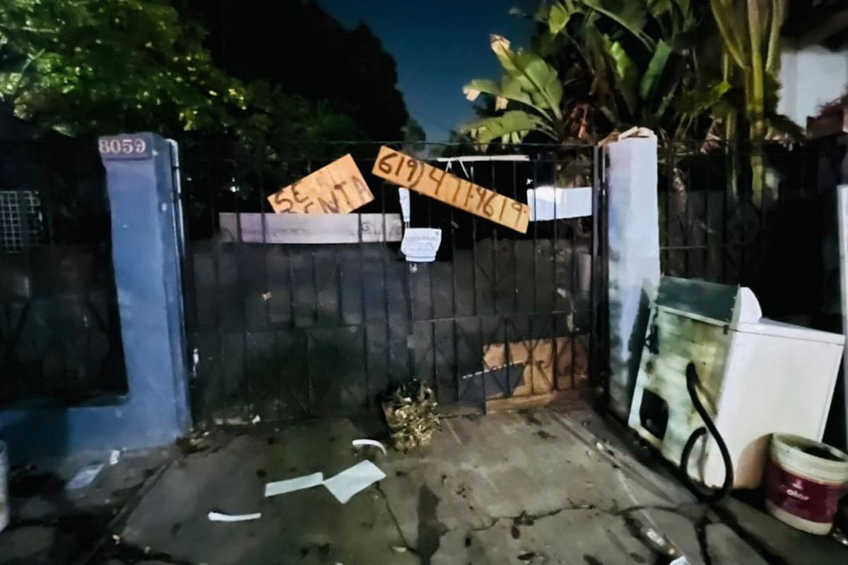 FGE recupera vehículos con reporte de robo durante cateo en Tijuana