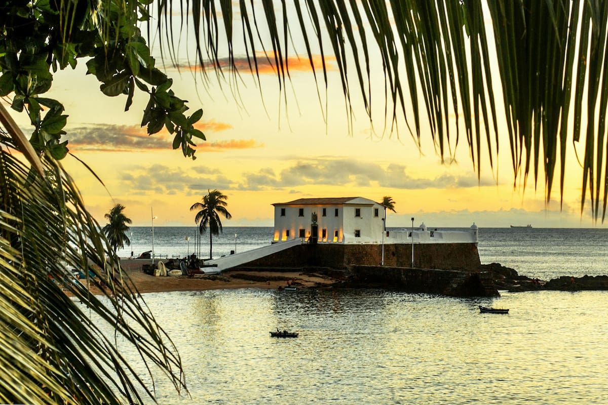 Influencer analiza cuánto dinero se necesita para ir de vacaciones a El Salvador