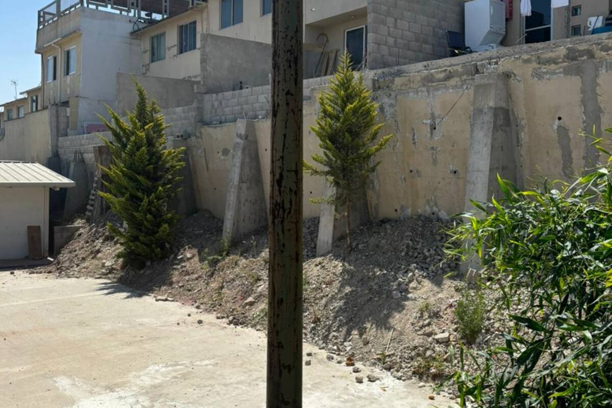 Exigen docentes reparación de barda