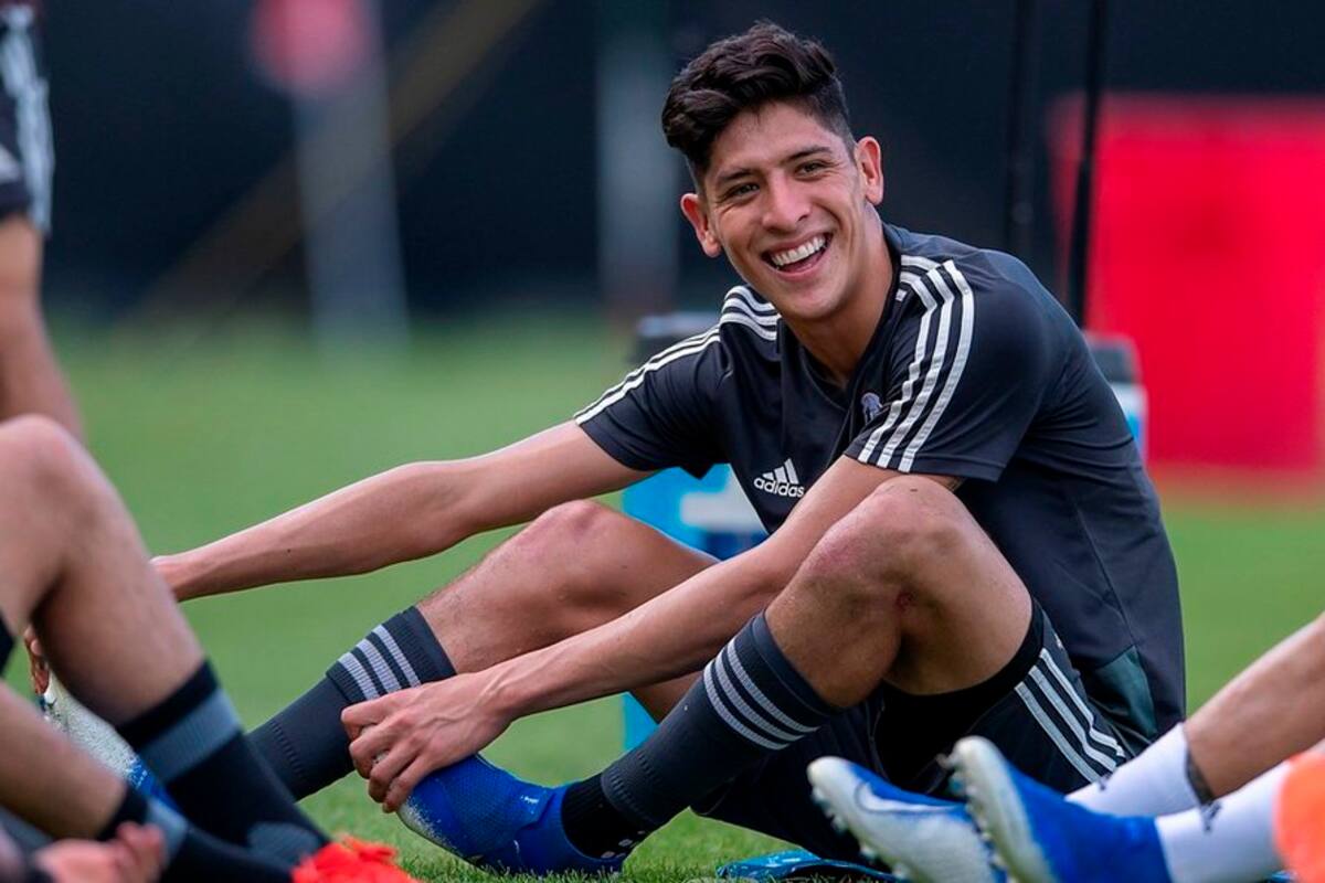 Ajax ofrece 17 millones de dólares al América por Edson Álvarez