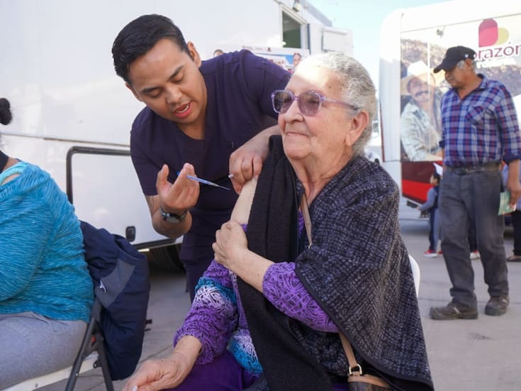 Llaman a proteger con vacunas a adultos mayores rezagados ante el frío