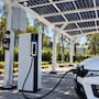 IPN desarrolla cargadores solares para autos eléctricos que almacenan energía en 34 baterías y reducen hasta 50% el tiempo de carga
