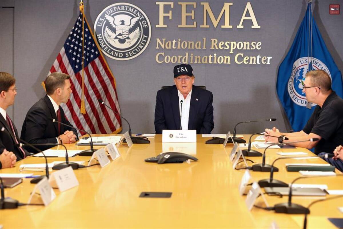 Donald Trump sorprendido con la categoría 5 de “Dorian”