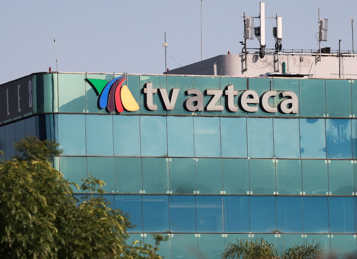 Imagen de archivo. El logo de la emisora TV Azteca es visto en las afueras de su sede en Ciudad de México, México. 22 de marzo de 2023. REUTERS/Henry Romero