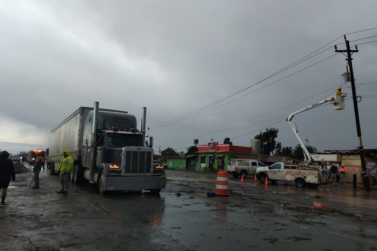 Lluvias generan inundaciones y familias evacuadas en San Quintín