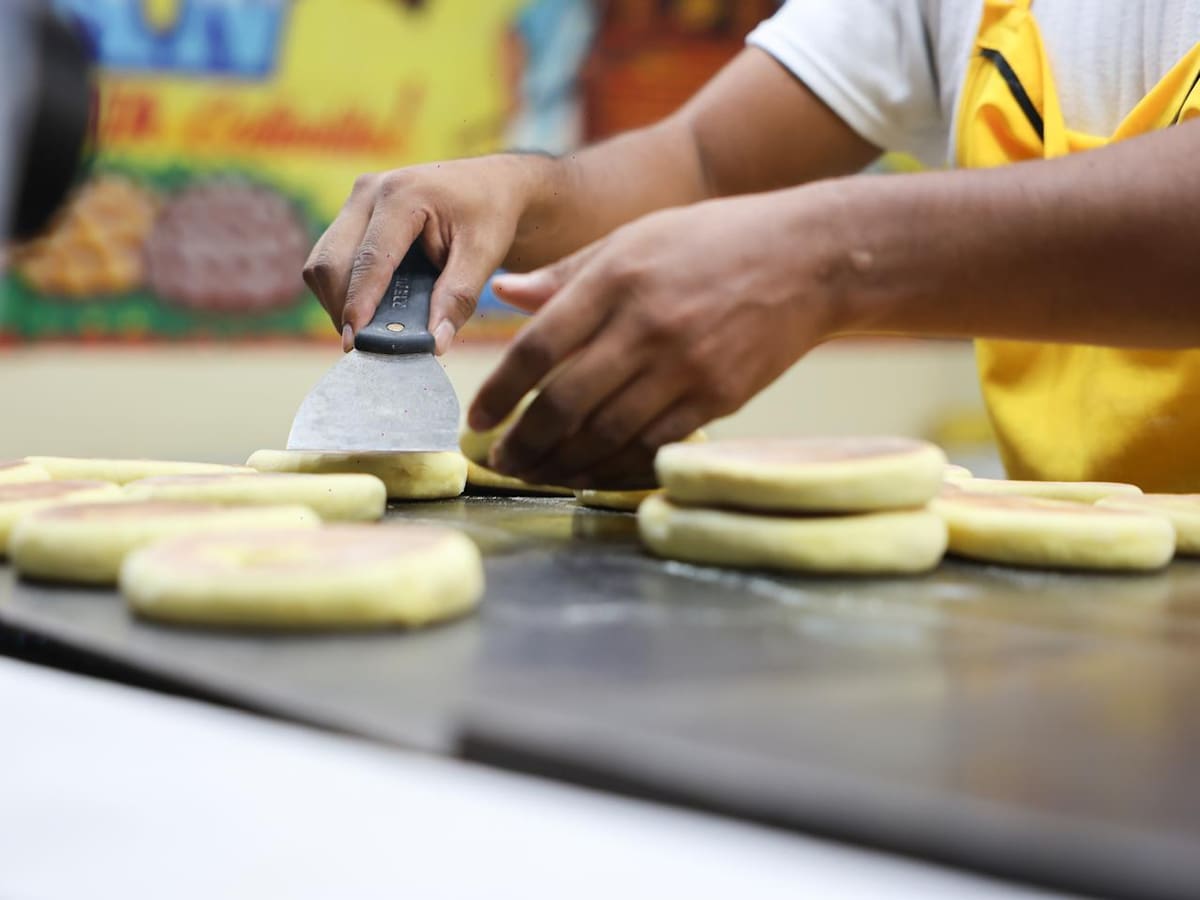 Desde adolescente aprendió lo que para él es un arte: la elaboración de las gorditas de nata l Foto: Johnny Morales