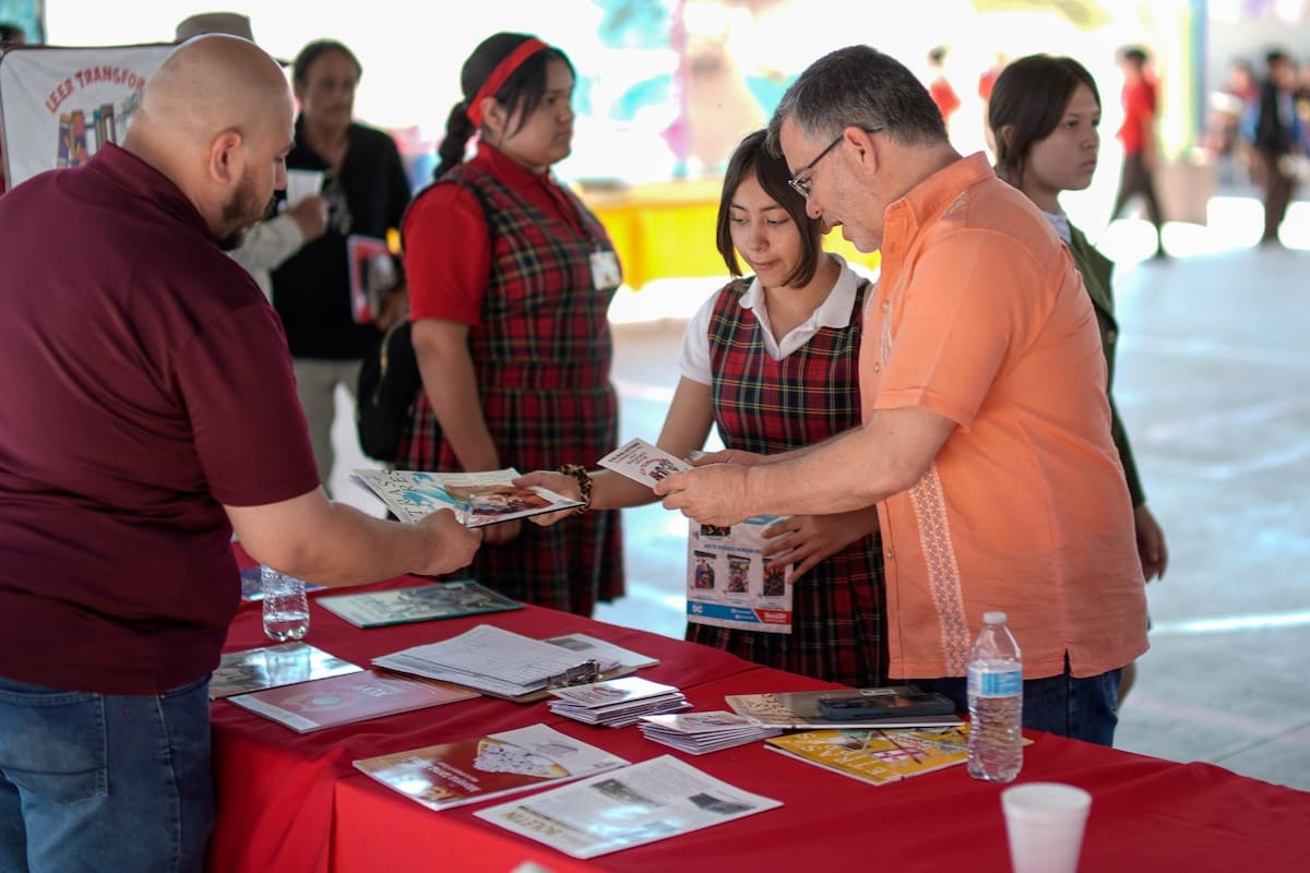Participan en la primera feria del libro del valle de Mexicali