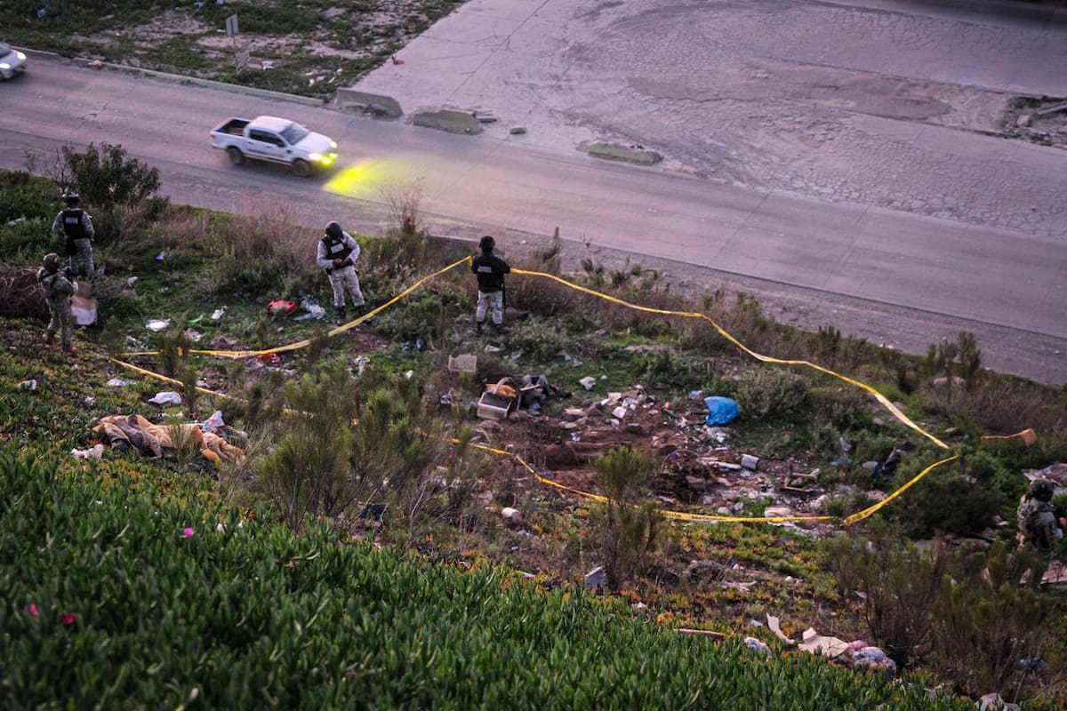 Un cuerpo en estado de descomposición fue localizado enterrado de manera clandestina en una zona de cerro del fraccionamiento Hacienda Las Delicias III. Foto: Border Zoom