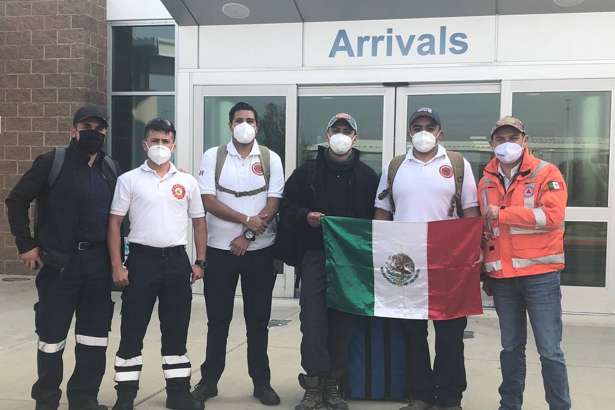 Bomberos de Guanajuato brindan apoyo a EU en incendio y se hacen virales