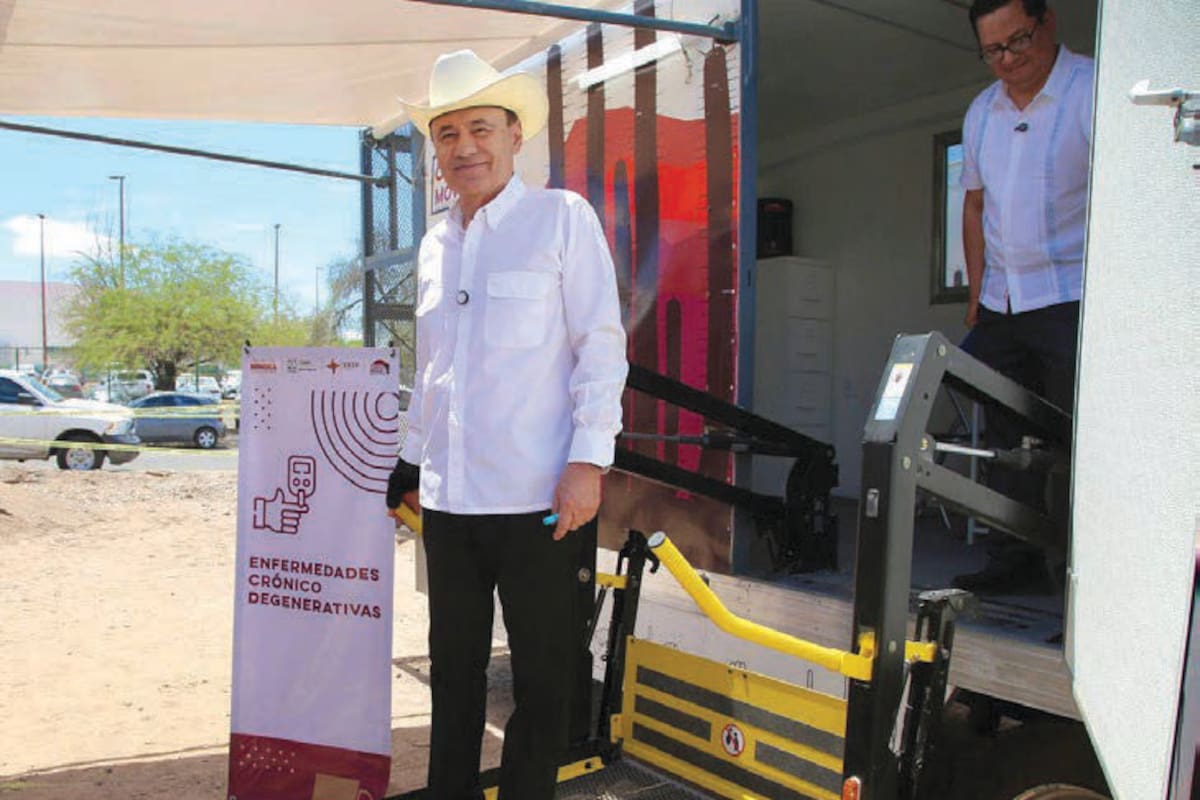 Entrega gobernador Durazo 8 clínicas móviles de medicina preventiva