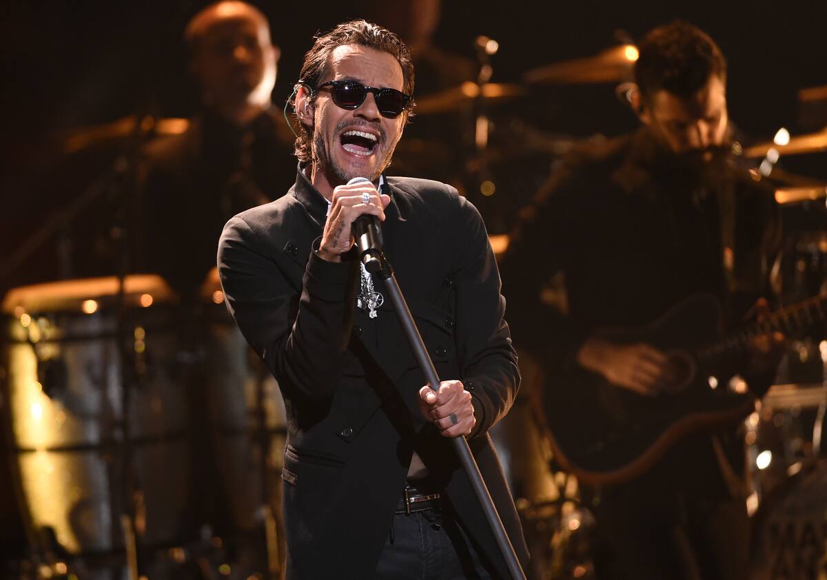Marc Anthony, ganador del International Artist Award of Excellence en los Latin American Music Awards, interpreta "Almohada" de José José durante la ceremonia el jueves 17 de octubre del 2019 en el Teatro Dolby en Los Angeles. (Foto por Chris Pizzello/Invision/AP)