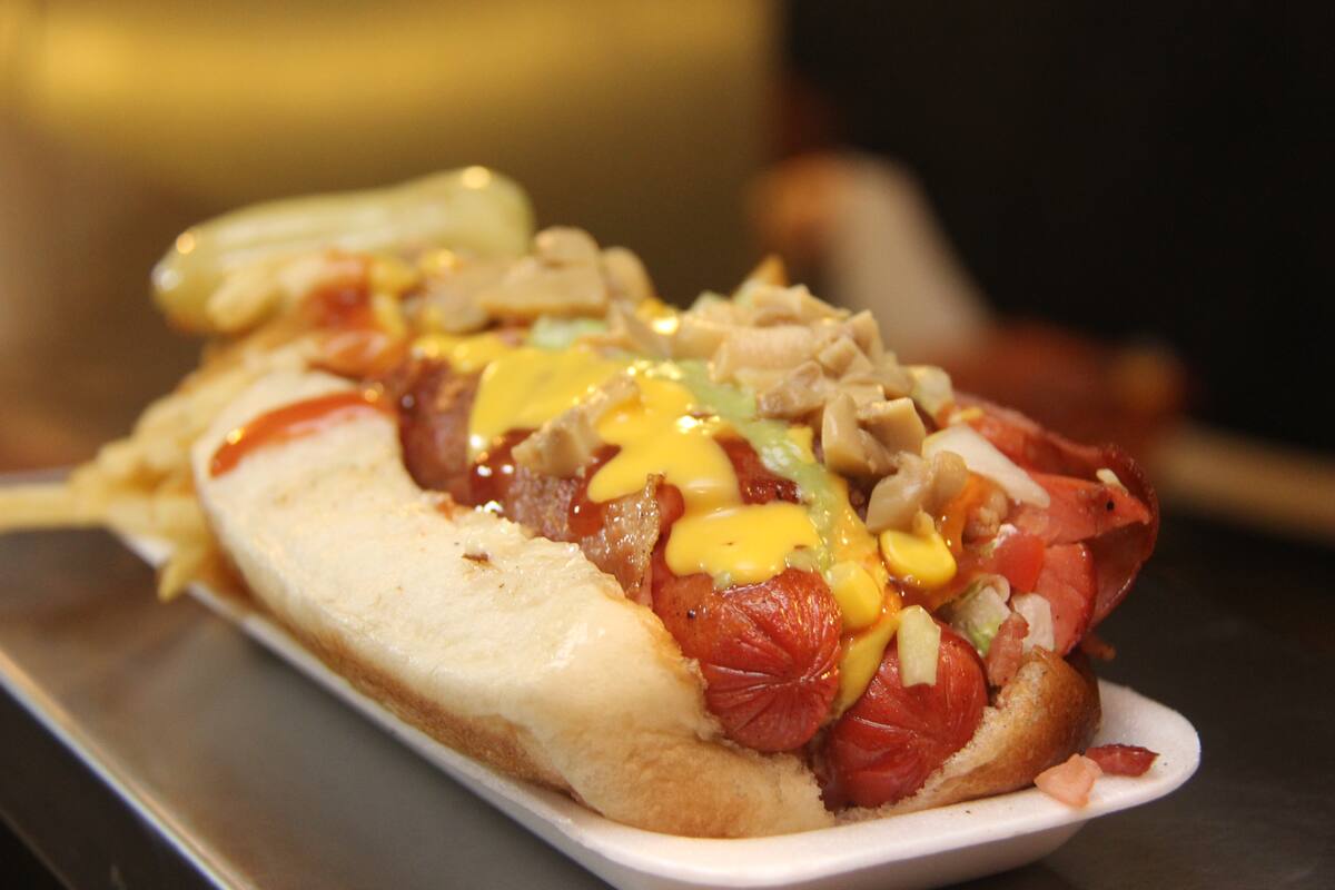 Comerte un hot dog te puede costar minutos de vida saludable: Estudio