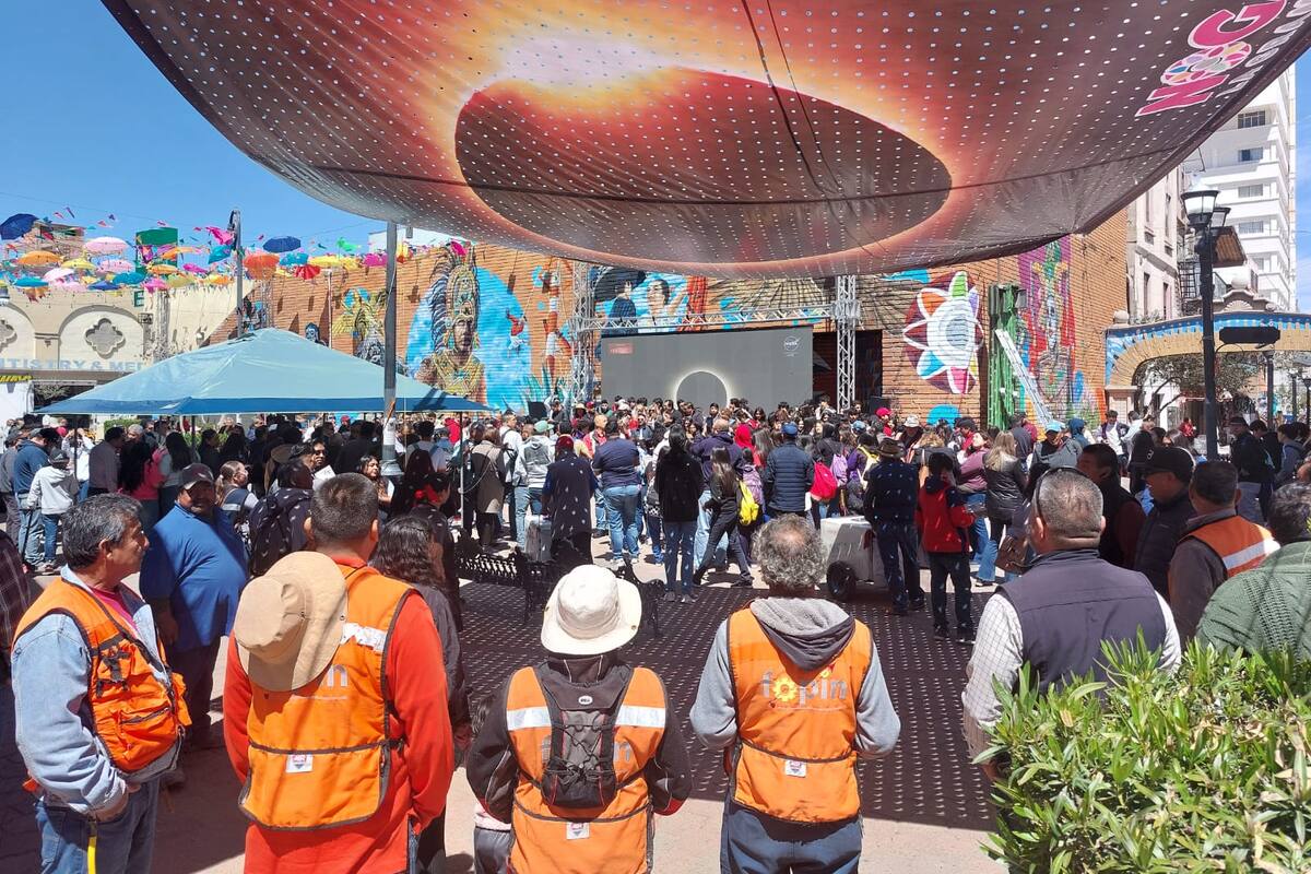 Observan nogalenses el eclipse solar con expectación y sana convivencia