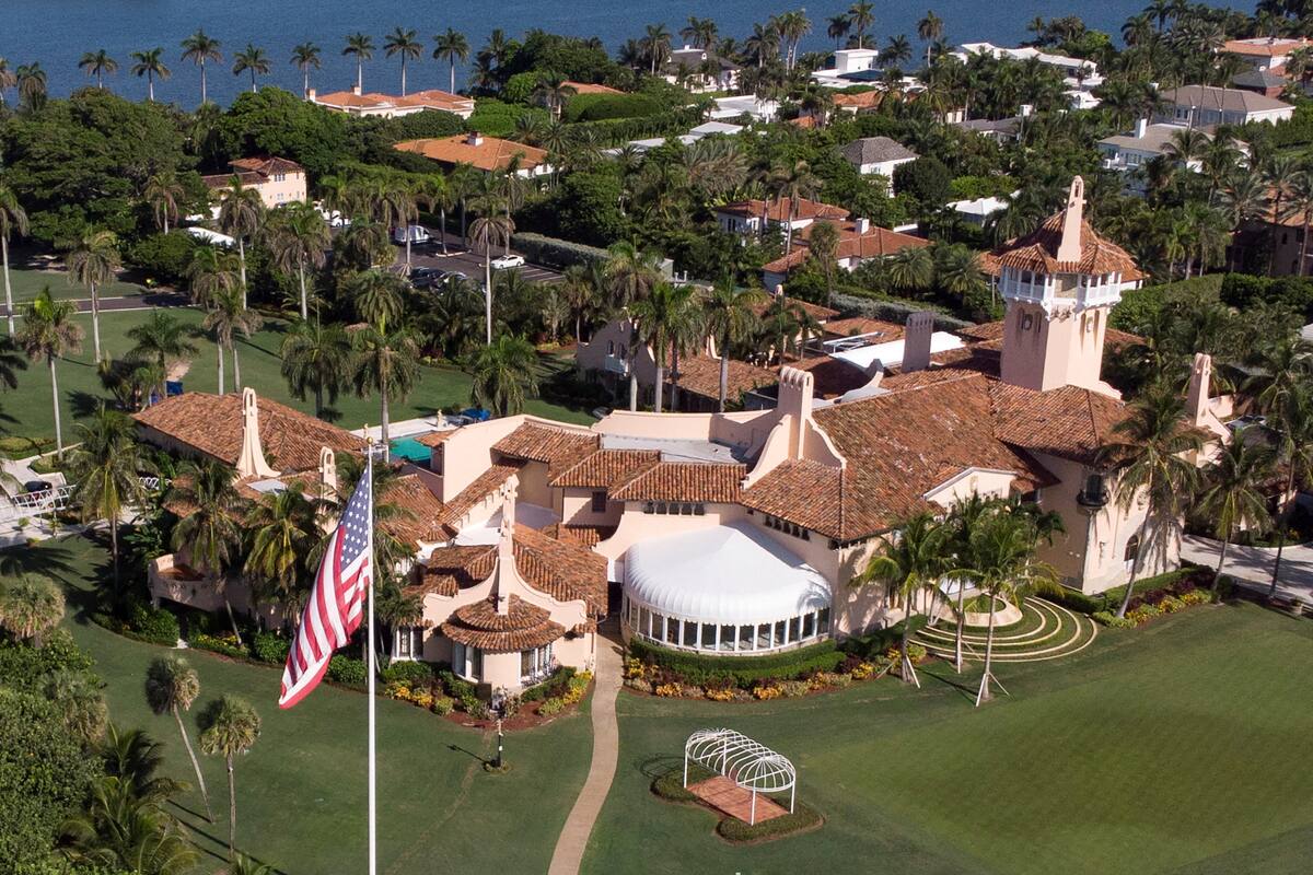 FOTO DE ARCHIVO: Una vista aérea de la casa de Mar-a-Lago del expresidente de Estados Unidos, Donald Trump, después de que éste dijo que agentes del FBI la allanaron, en Palm Beach, Florida, Estados Unidos. 15 de agosto de 2022. REUTERS/Marco Bello/