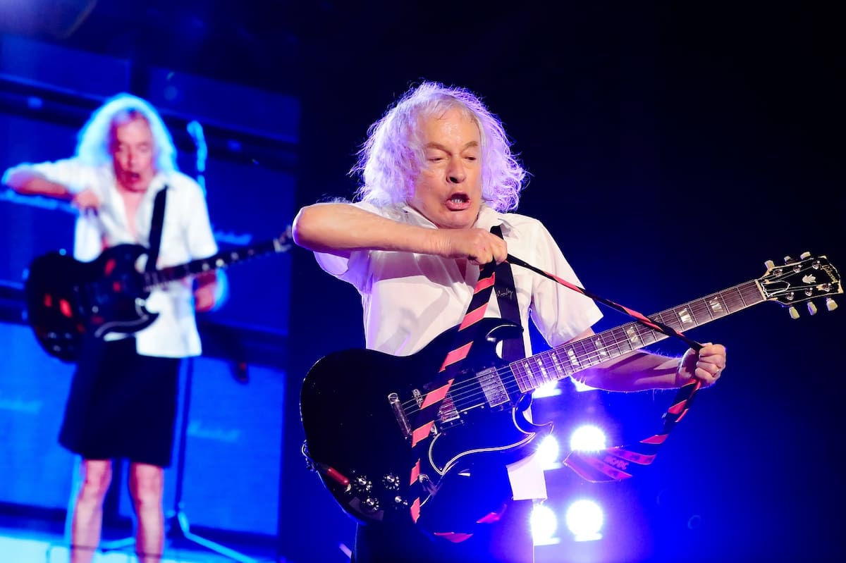 Angus Young, guitarrista y líder de AC DC desde 1973 | Instagram @acdc