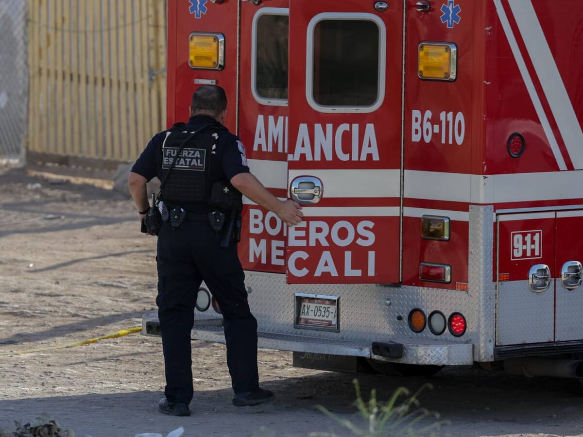 Hubo una mujer detenida que se encontraba en el domicilio, mientras que el sujeto detenido se encuentra herido y fue trasladado en ambulancia al hospital general l Foto: Cortesía