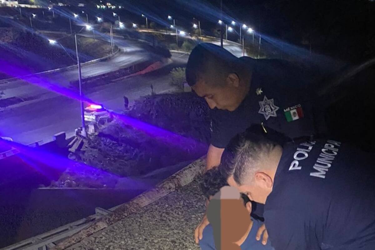 Logran rescatar a joven que intentó saltar del vertedor de la presa en Hermosillo