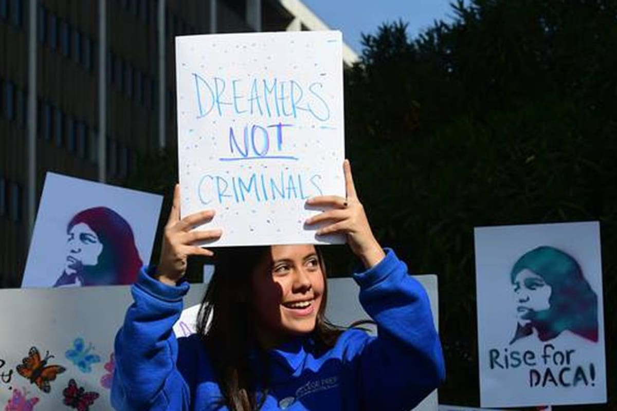 “Dreamers” bajo DACA obtendrán acceso a cobertura médica gracias a nueva norma federal de Biden