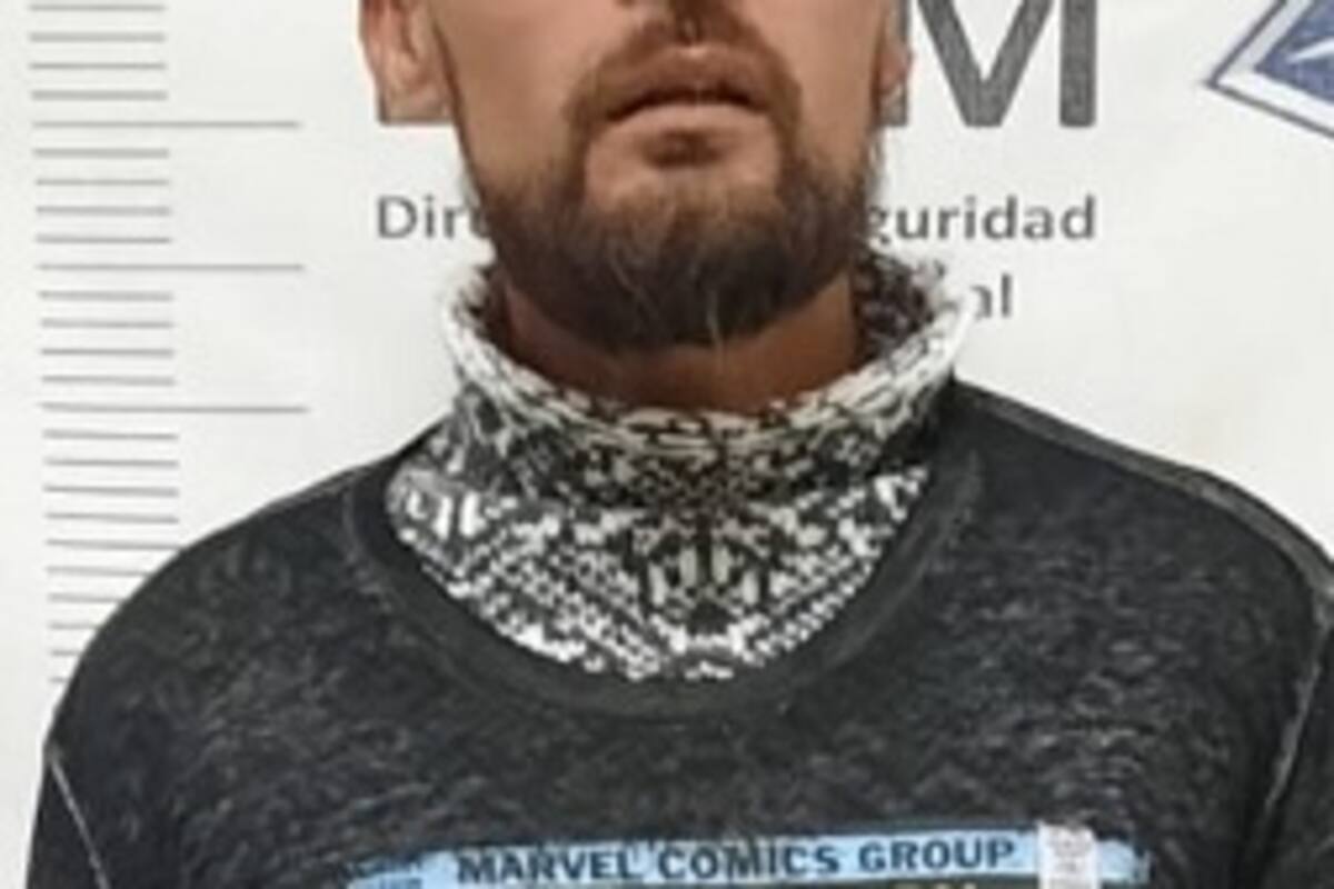 Detenido con arma prohibida, lo vinculan a robo en tienda Oxxo