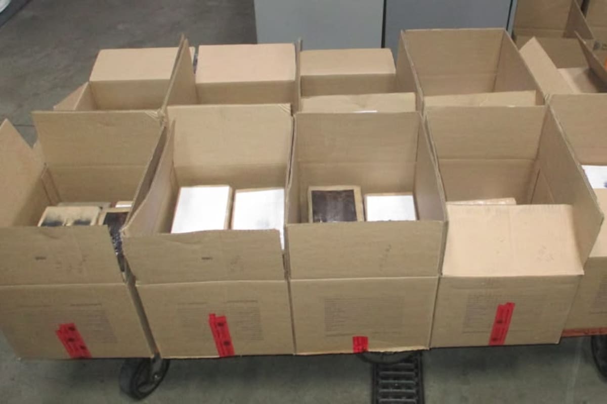 CBP incauta 262 libras de cocaína ocultas en un autobús en San Ysidro