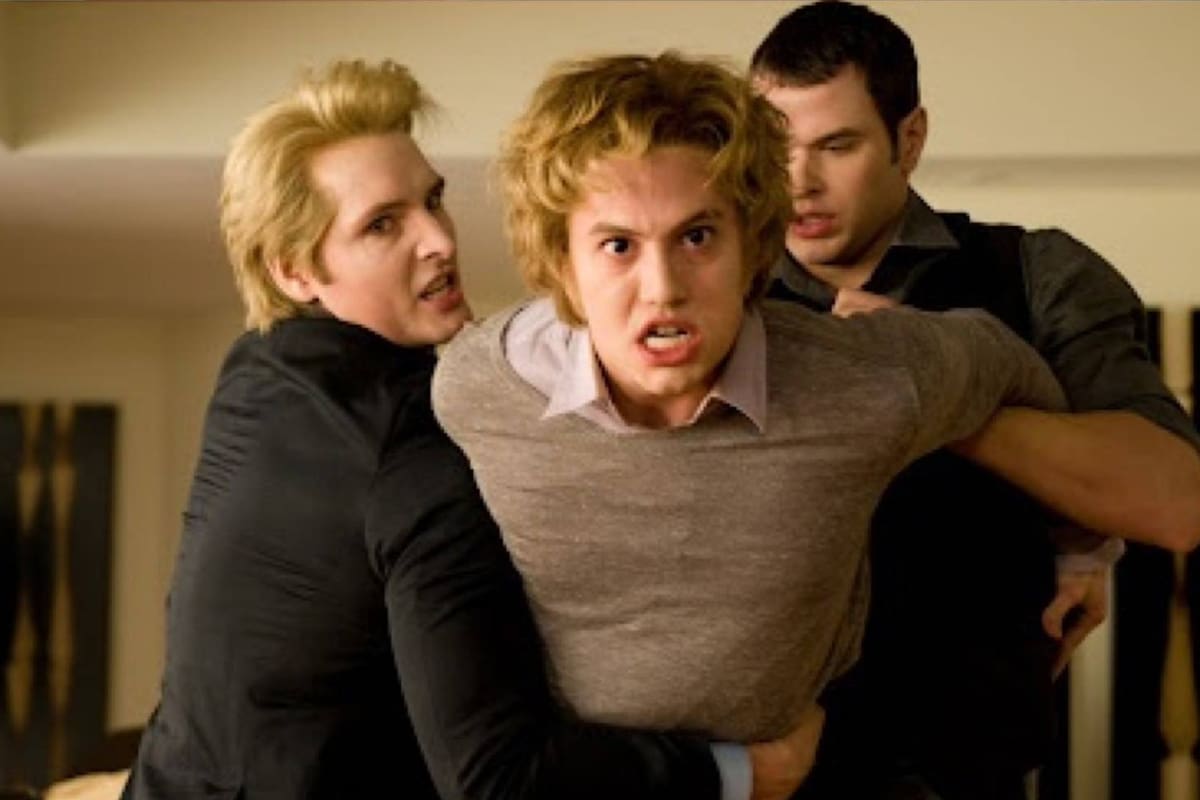 Actores de ‘Crepúsculo’ recrean icónica escena de las películas