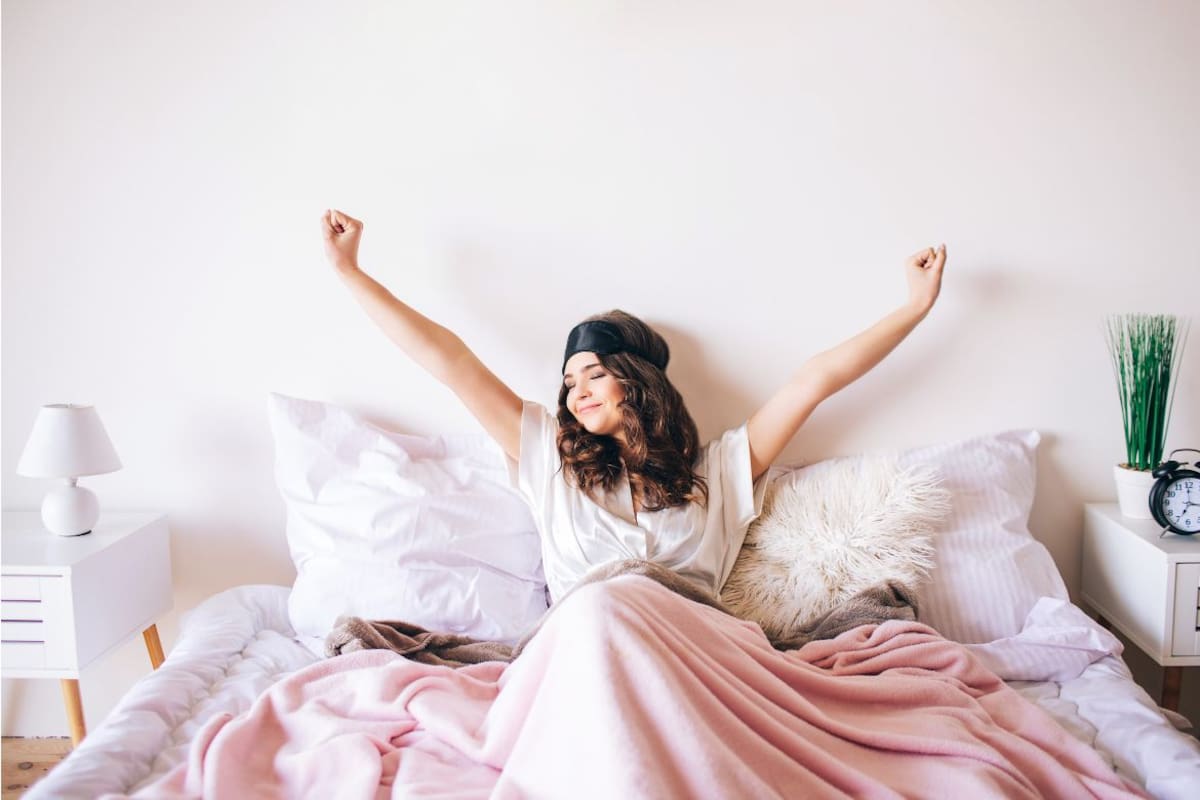 Por qué dejar que el cuerpo despierte de manera natural en lugar de usar alarma puede beneficiar el descanso, el estado de ánimo y el rendimiento durante el día
