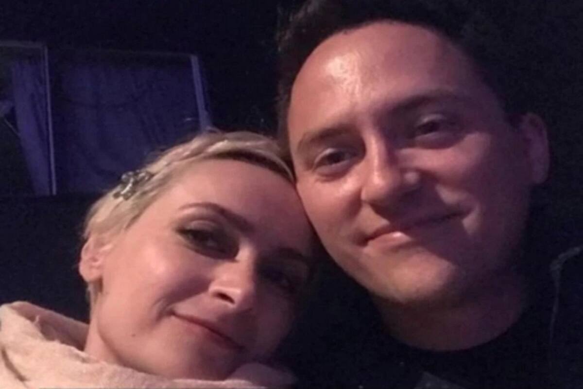 “Alguien tiene que pagar”: Familia de Halyna Hutchins exige justicia sobre el asesinato accidental de la fotógrafa