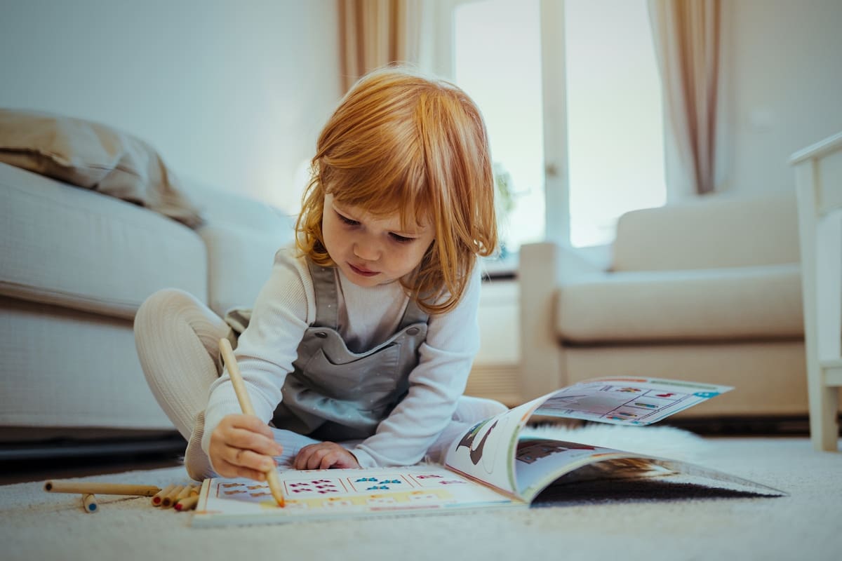 Dibujar en la infancia fortalece la memoria visual y mejora el aprendizaje, según expertos de Harvard, al activar habilidades clave como atención, retención y autocontrol desde edades tempranas