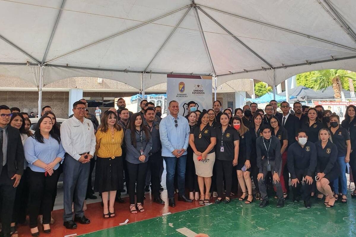 Entregan vehículos para operar a sindicatura