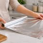 El papel de aluminio tiene múltiples aplicaciones en el hogar que sirven para mucho más que cocinar ya que permite afilar tijeras, mejorar el Wi-Fi o planchar la ropa en la mitad del tiempo al reflejar el calor