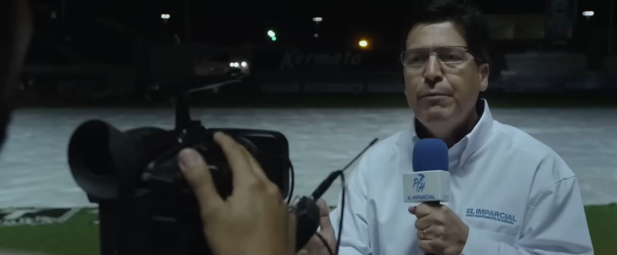 El reconocido narrador de beisbol, Oscar Soria, interpretó a un reportero de El Imparcial en la película 108 Costuras.