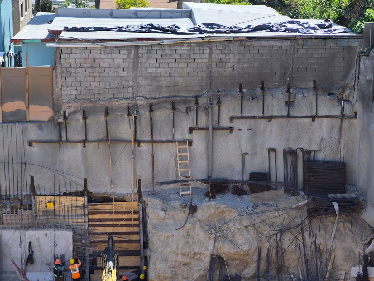 Por tercera ocasión clausuran obra en Cacho Sur; vecinos reportan hundimientos y ruptura de drenaje. Foto: Sergio Ortiz