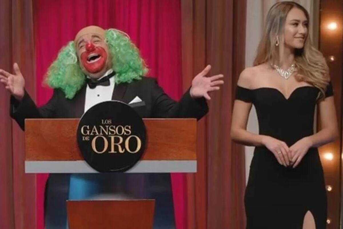 Brozo reconoce a López-Gatell y Felipa Obrador con "gansos de oro"
