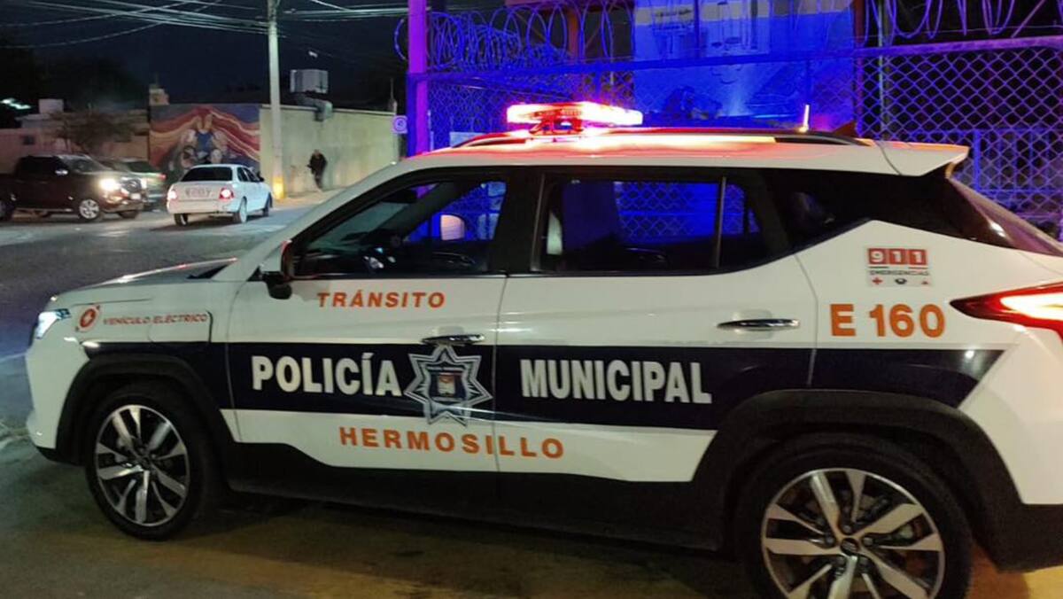 Policía ayuda a adulto mayor desorientado a regresar a casa en Hermosillo. Foto: Archivo GH
