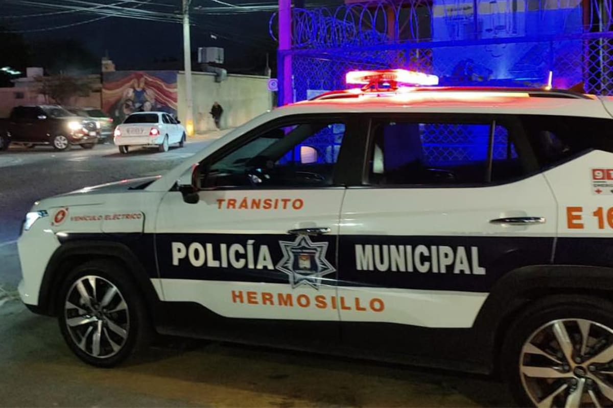 Policía ayuda a adulto mayor desorientado a regresar a su hogar en Hermosillo