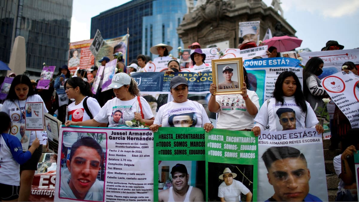 La crisis de desapariciones en el país equivale a 1.5 veces el aforo del Estadio Azteca, evidenciando el reto de identificación forense para localizar a los más de 130,000 ausentes. (Reuters)
